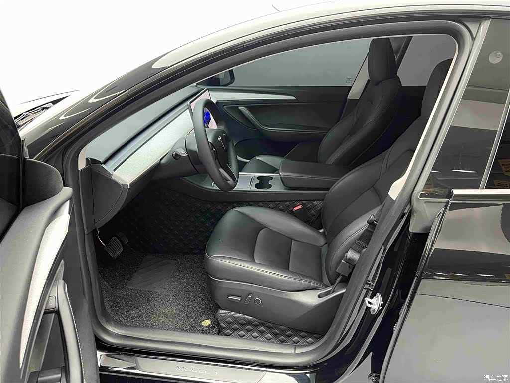 Tesla Model Y, 2024 4