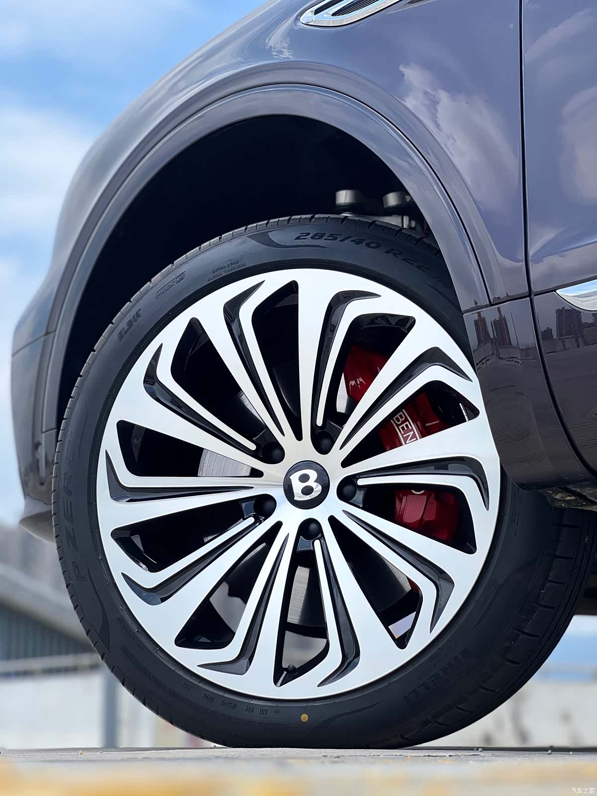 Bentley Bentayga, 2023 19