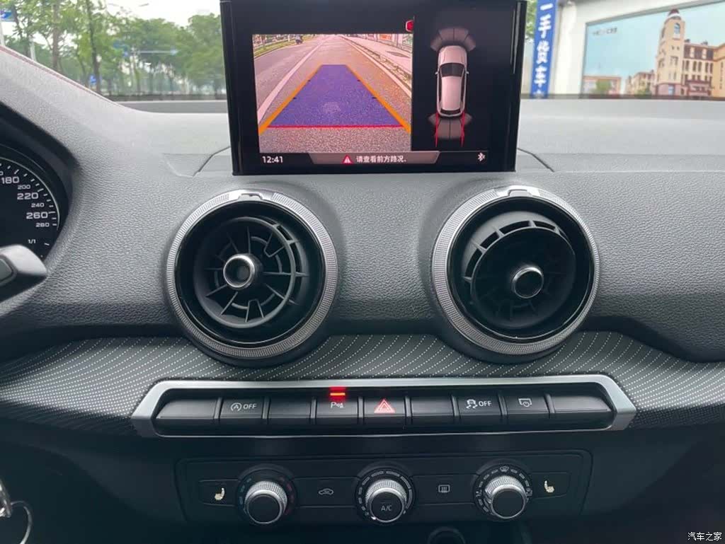 Audi Q2L, 2023 9