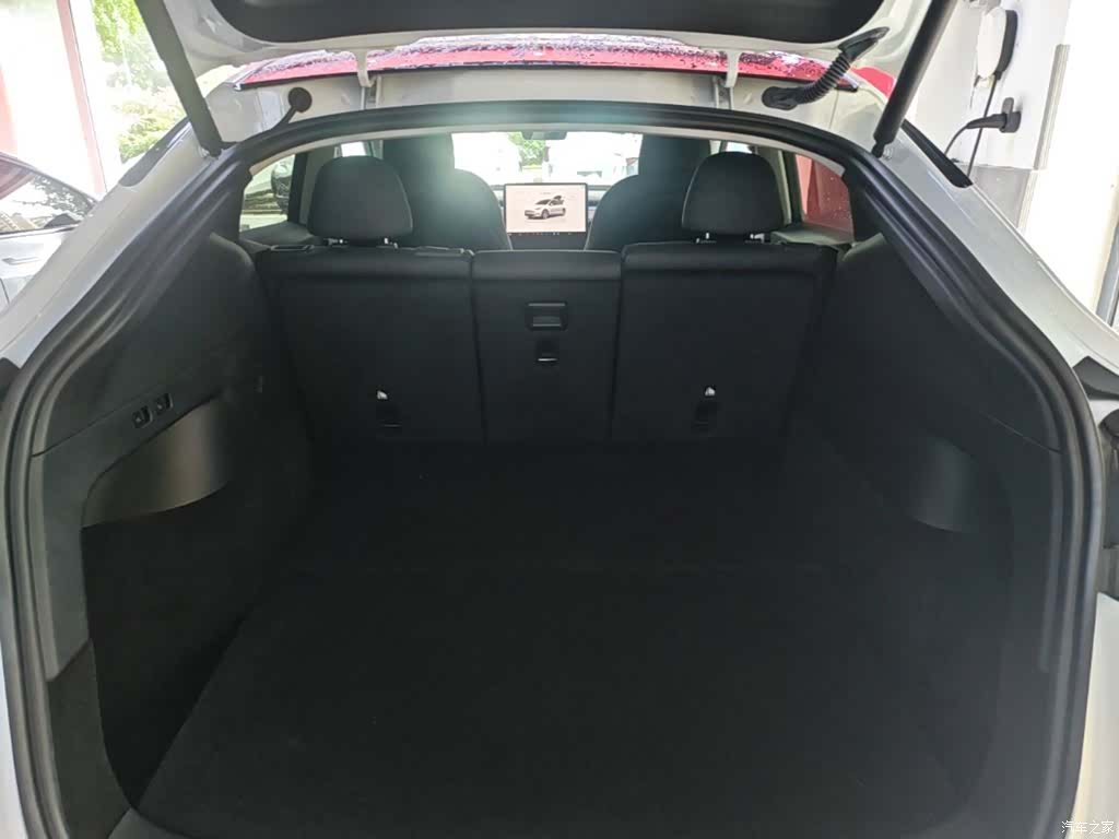 Tesla Model Y, 2023 19