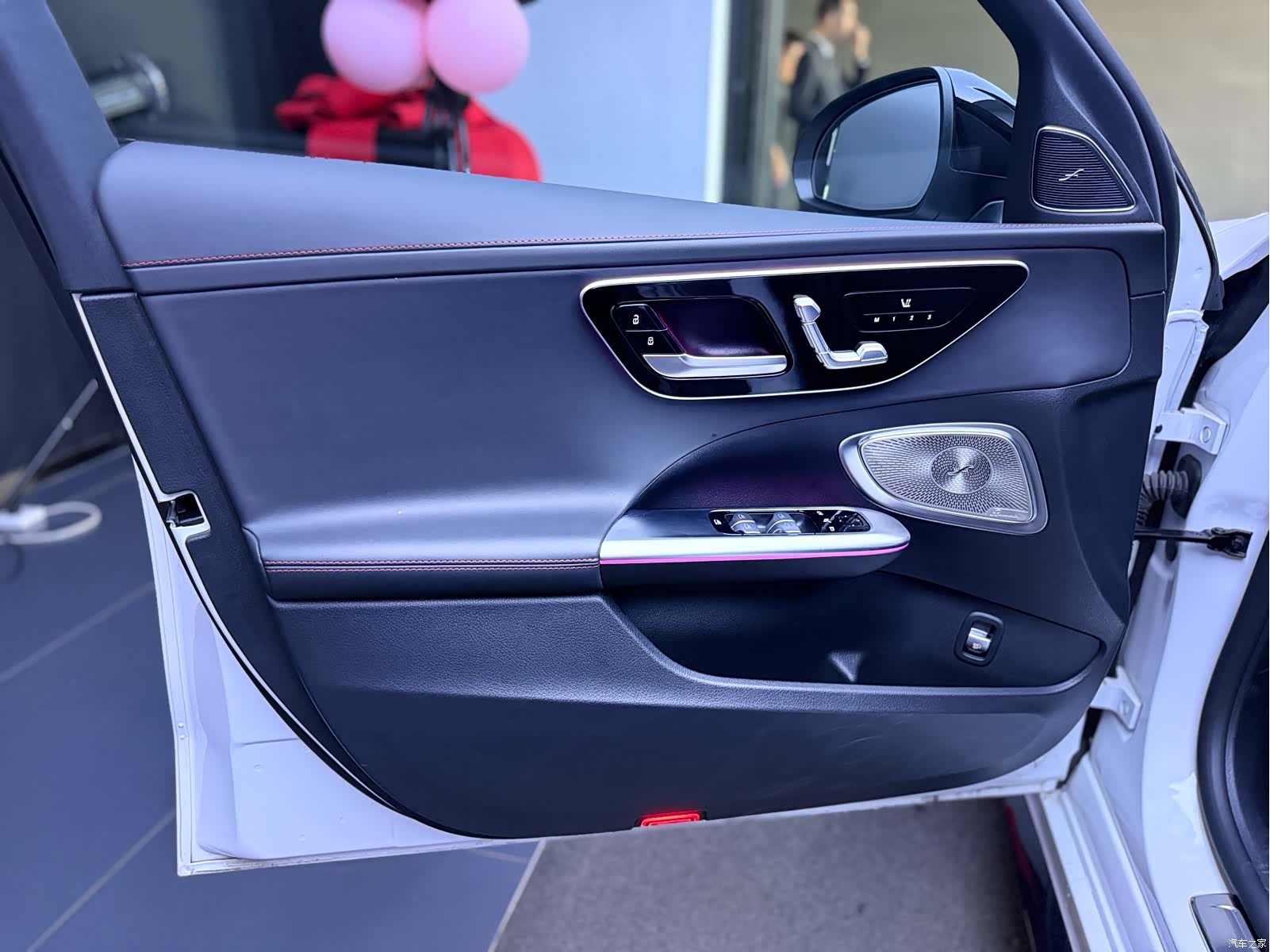 Mercedes-Benz C-Class, 2025 3