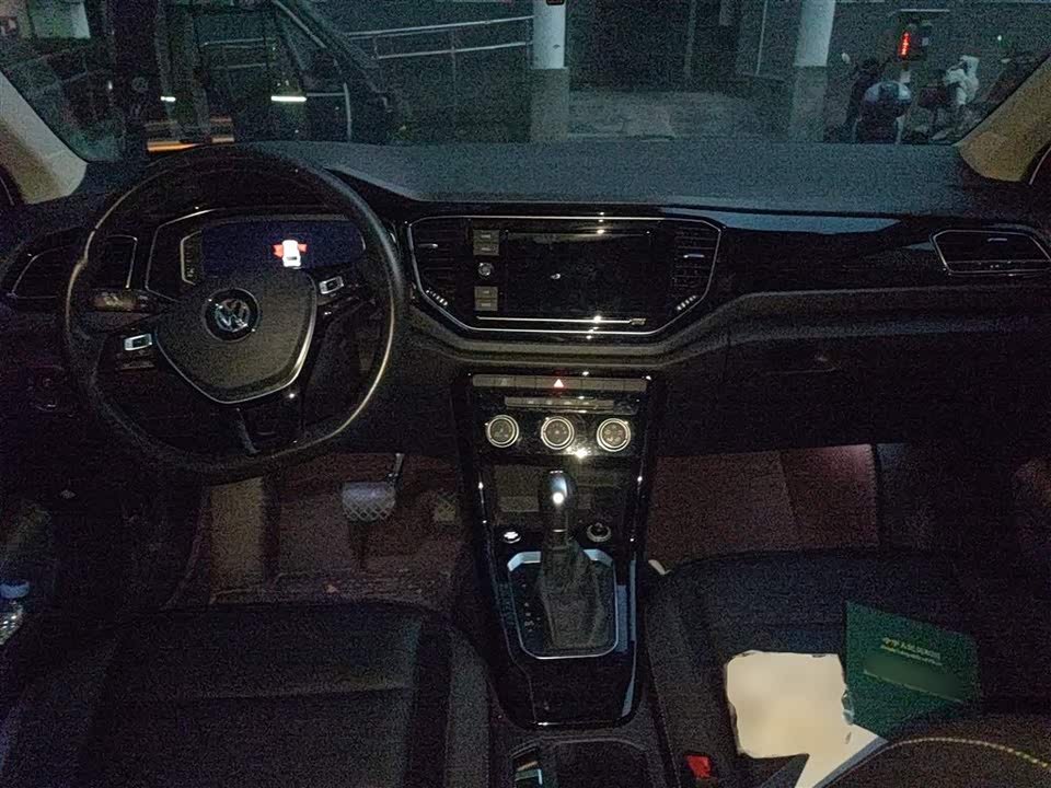 Volkswagen T-ROC exploring Songs