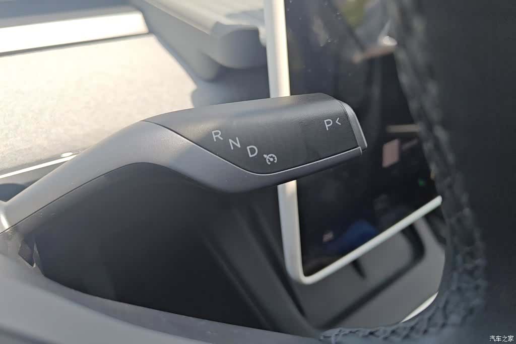 Tesla Model Y, 2024 16
