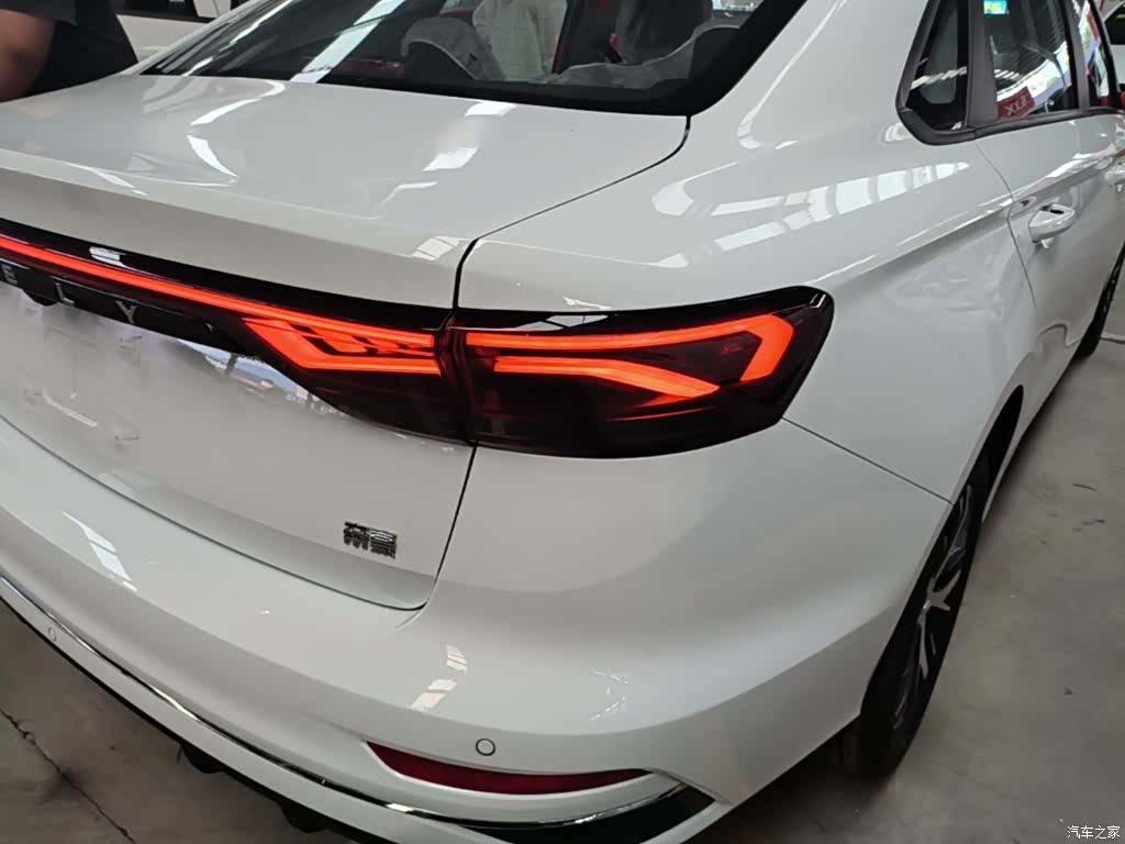 Geely Emgrand, 2026 8