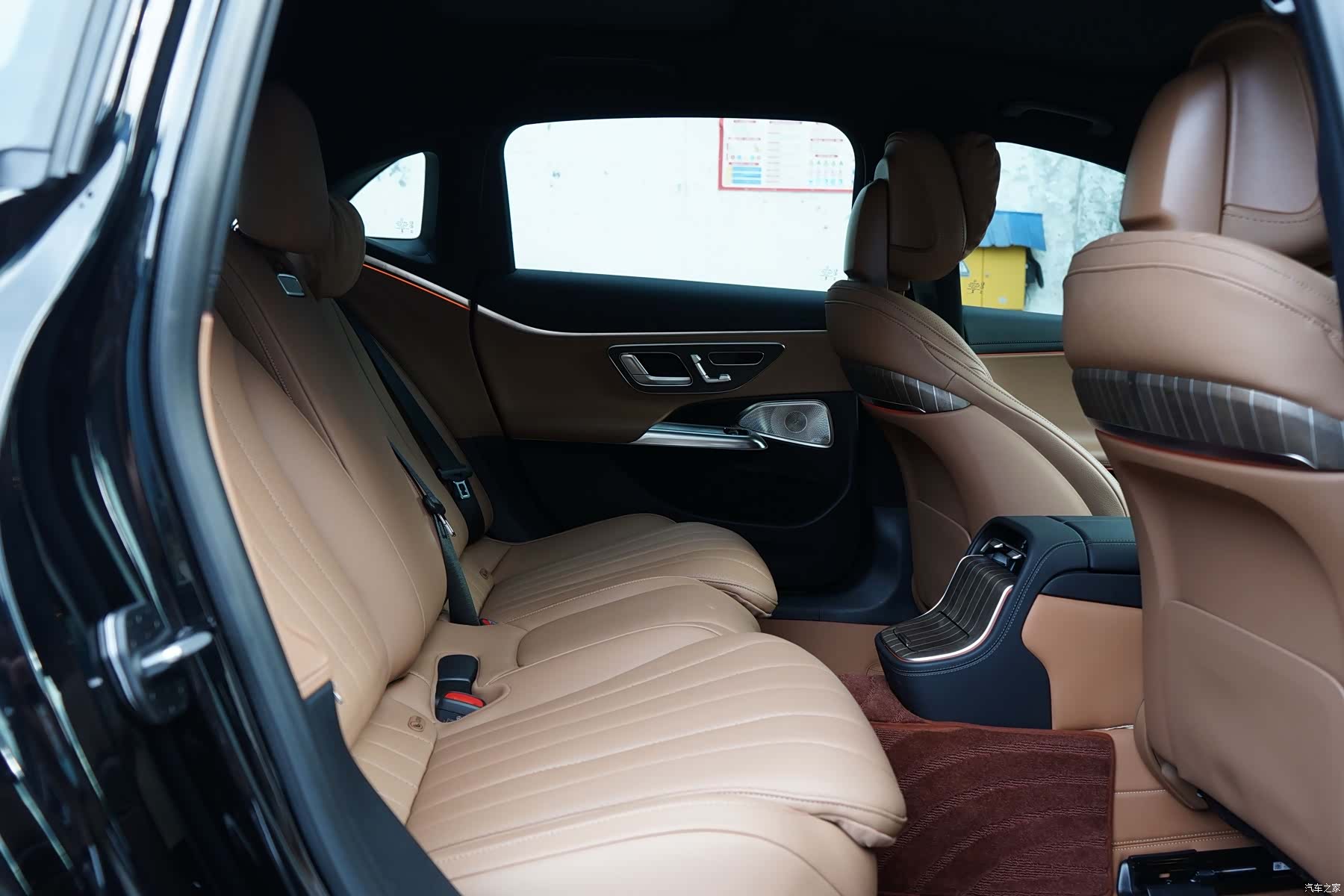 Mercedes-Benz E-Class, 2024 6
