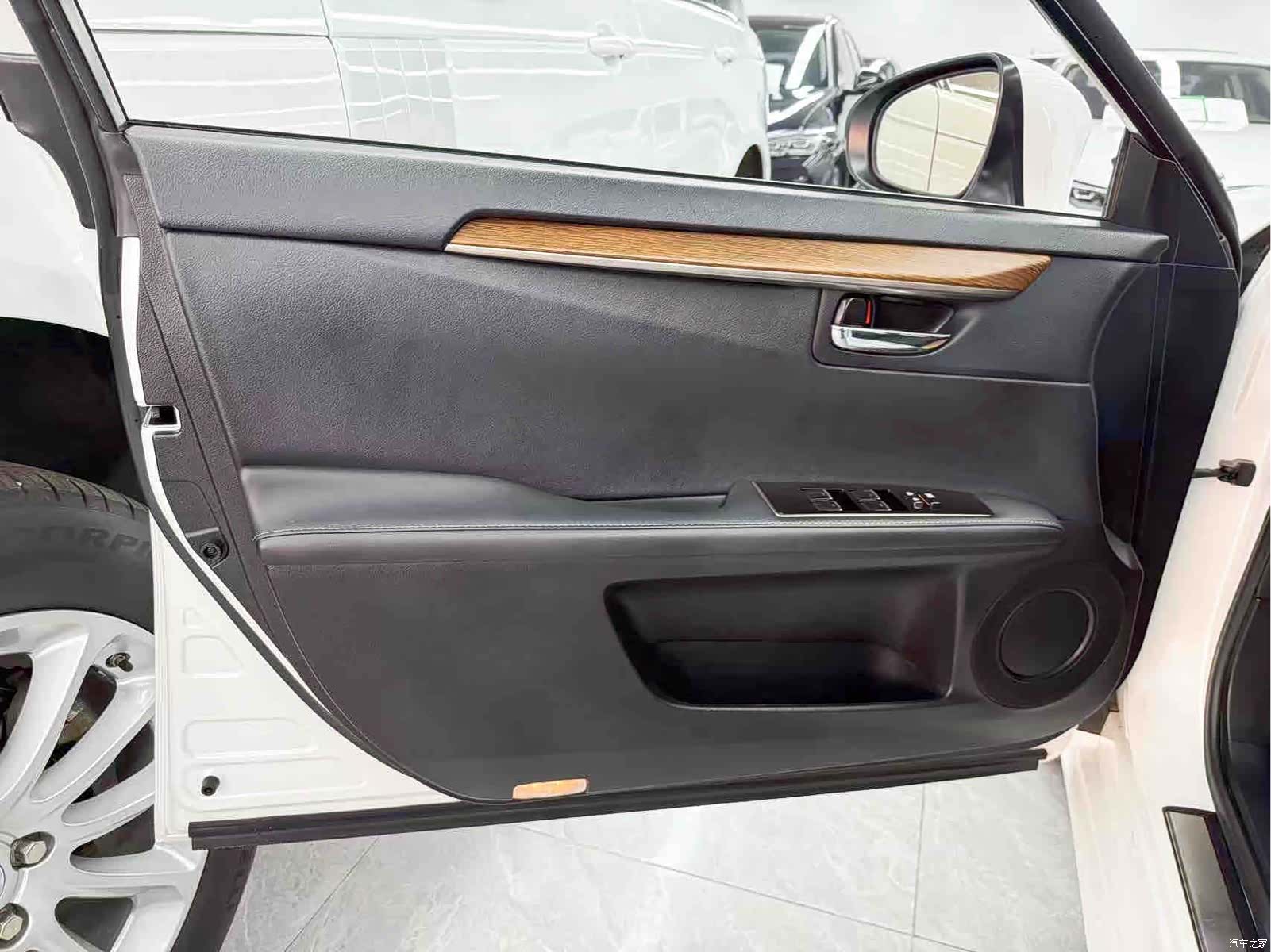 Lexus ES, 2018 10