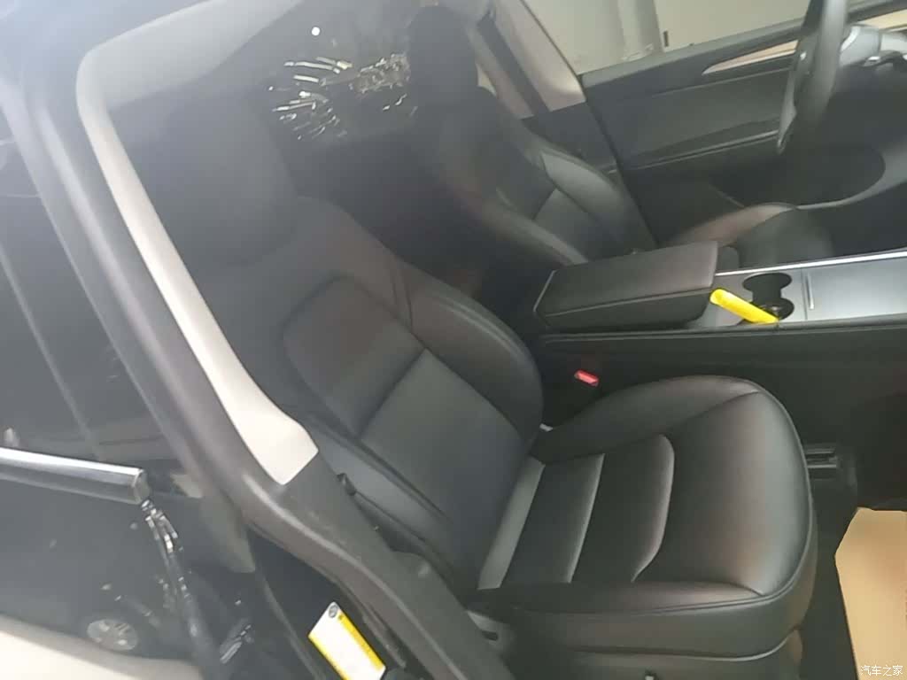 Tesla Model Y, 2023 25