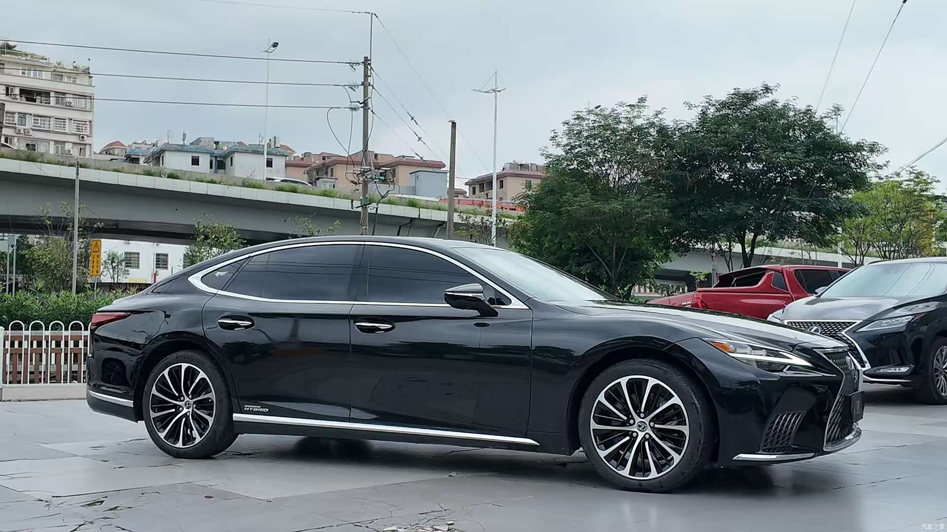 Lexus LS, 2021 3