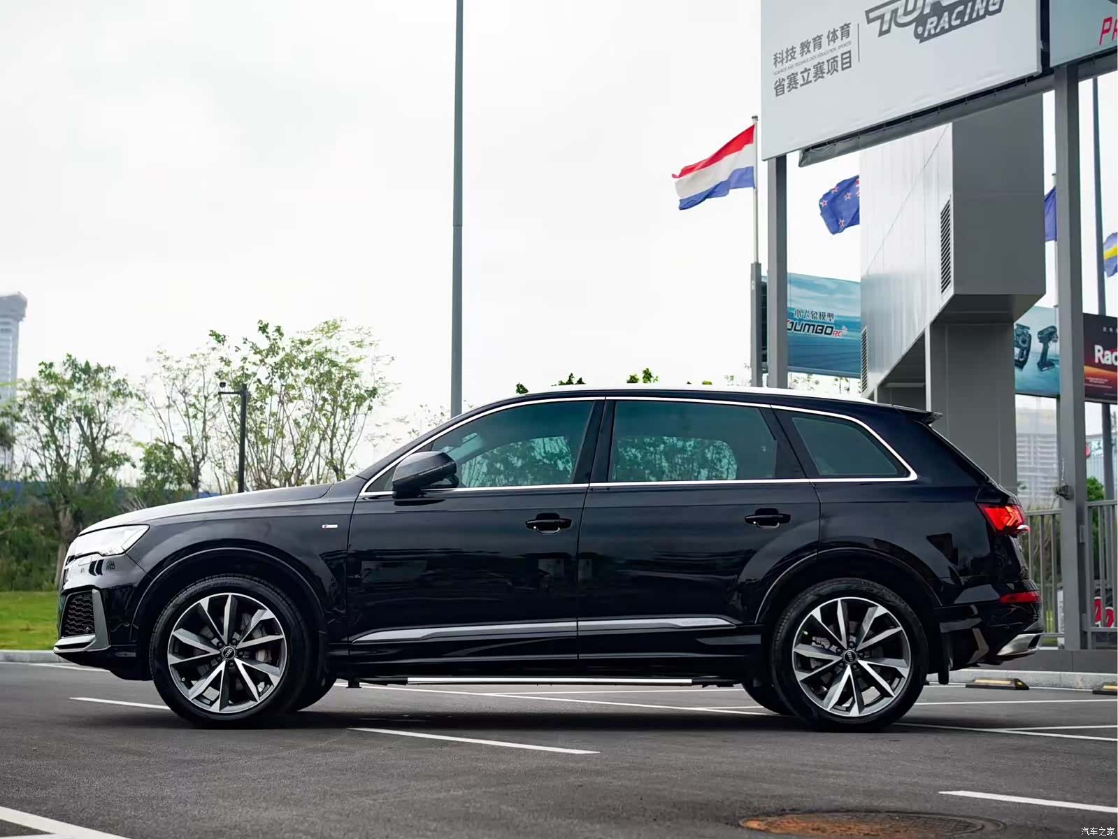 Audi Q7, 2021 3