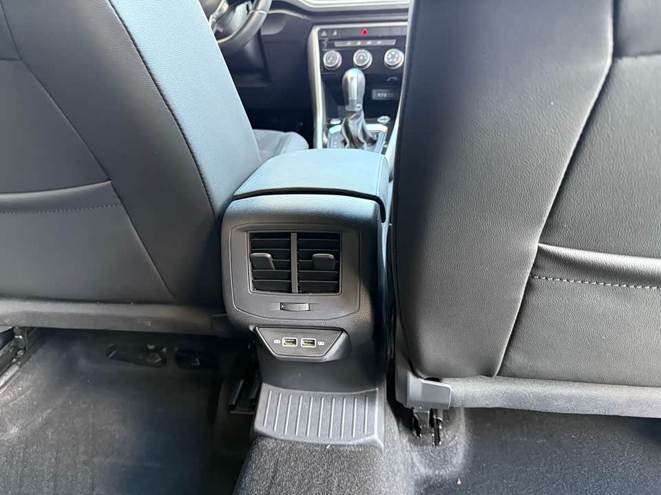 Volkswagen T-ROC exploring Songs