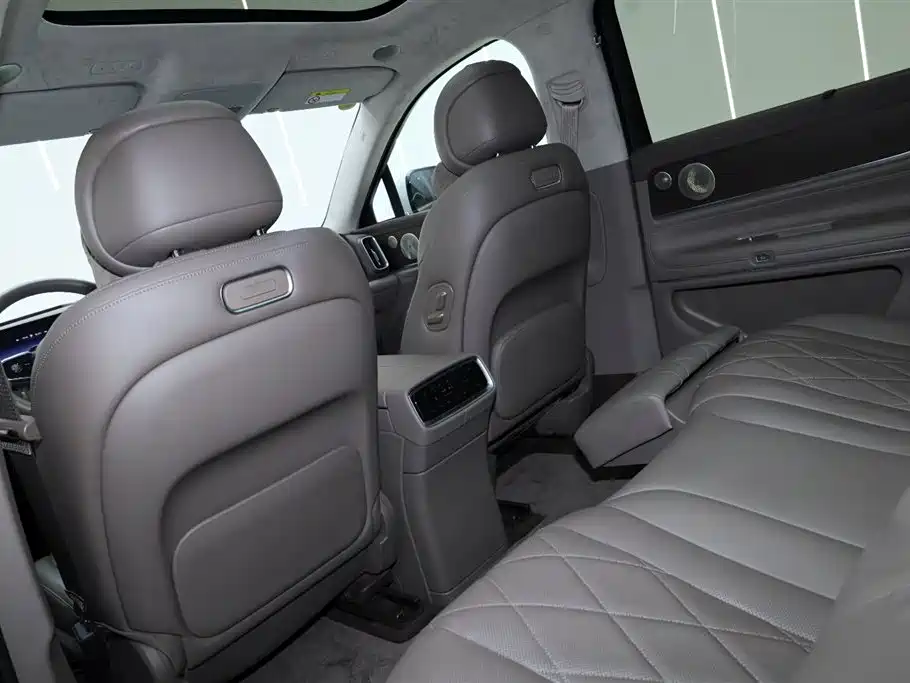 AITO Ask the world M9