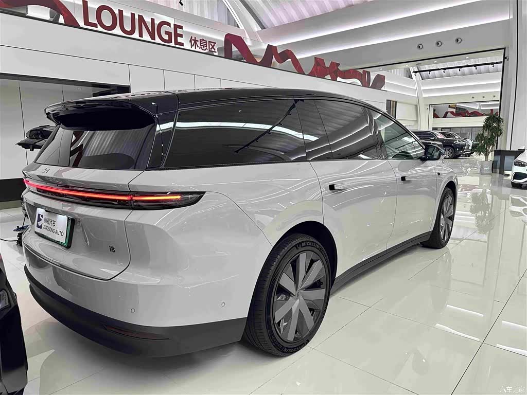 Li Auto i8, 2025 6