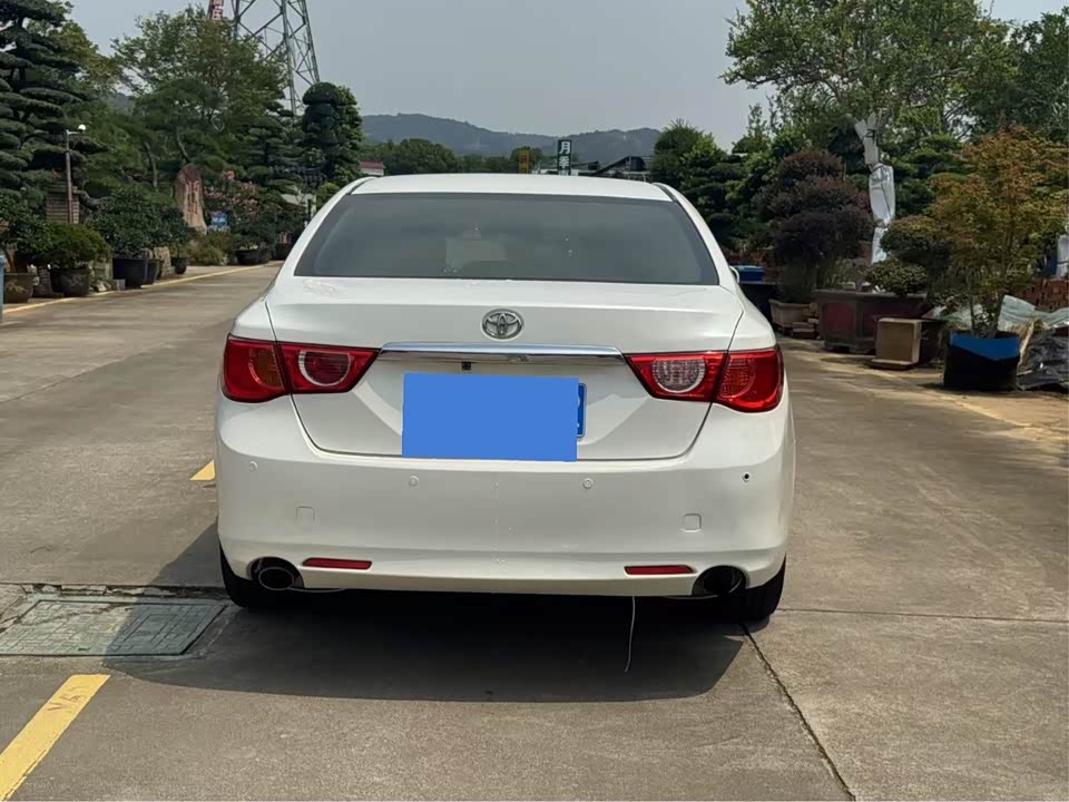 Toyota Reiz