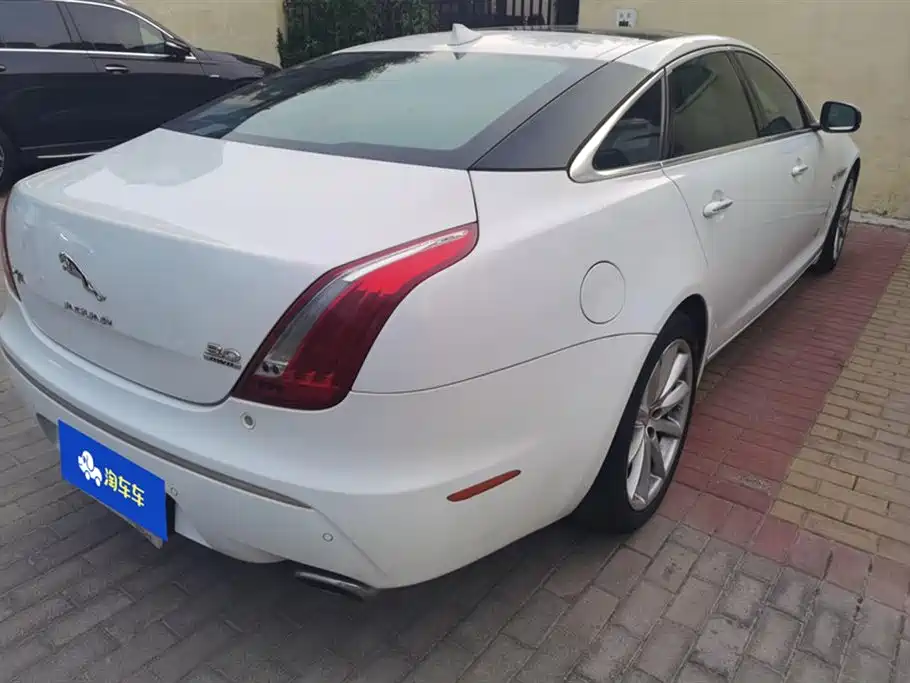 Jaguar XJ