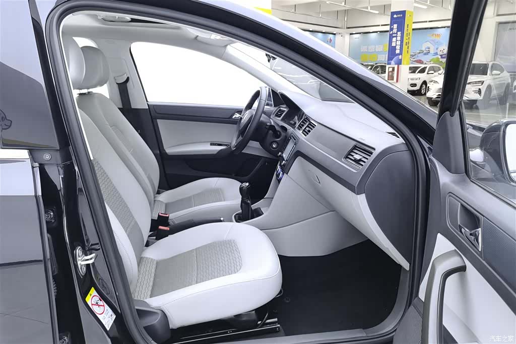Skoda Rapid, 2016 8