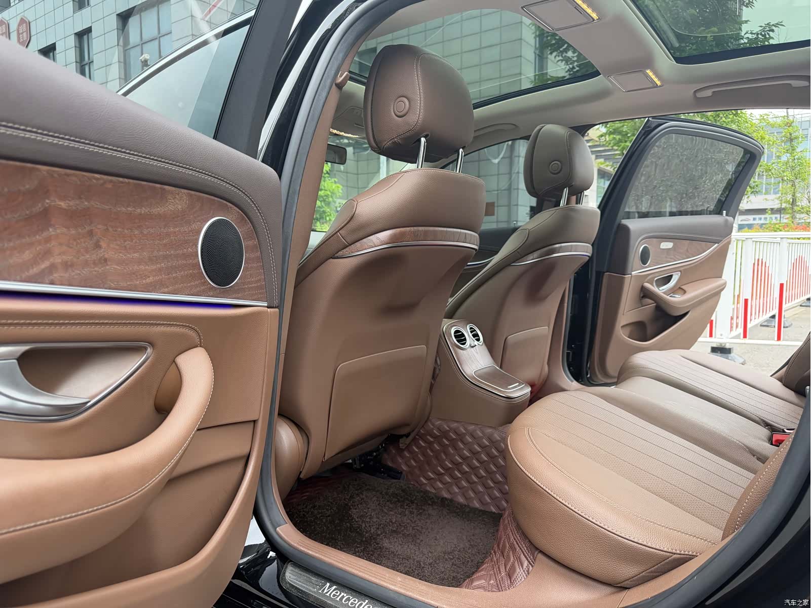 Mercedes-Benz E-Class, 2023 14