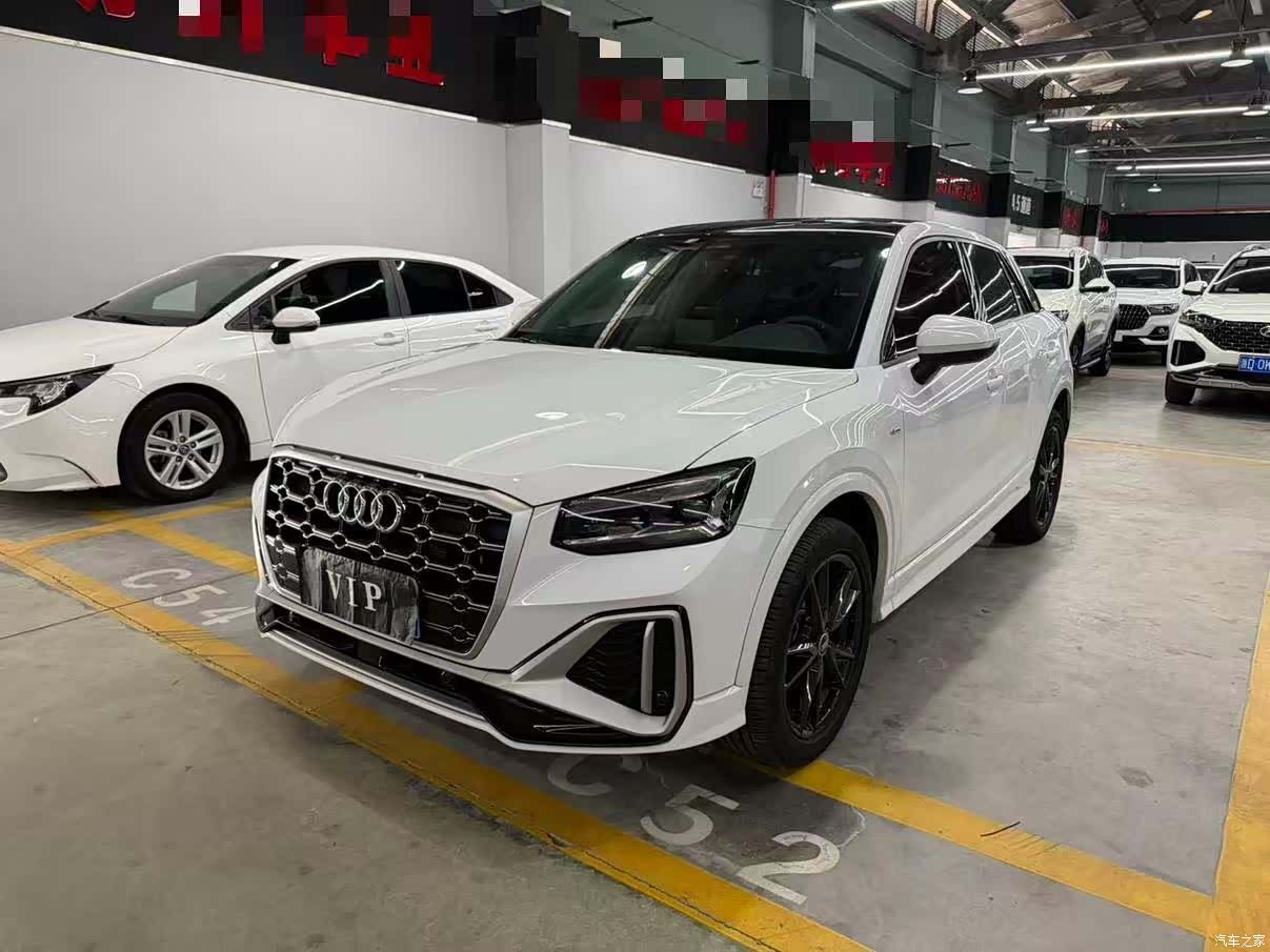 Audi Q2L, 2023 1