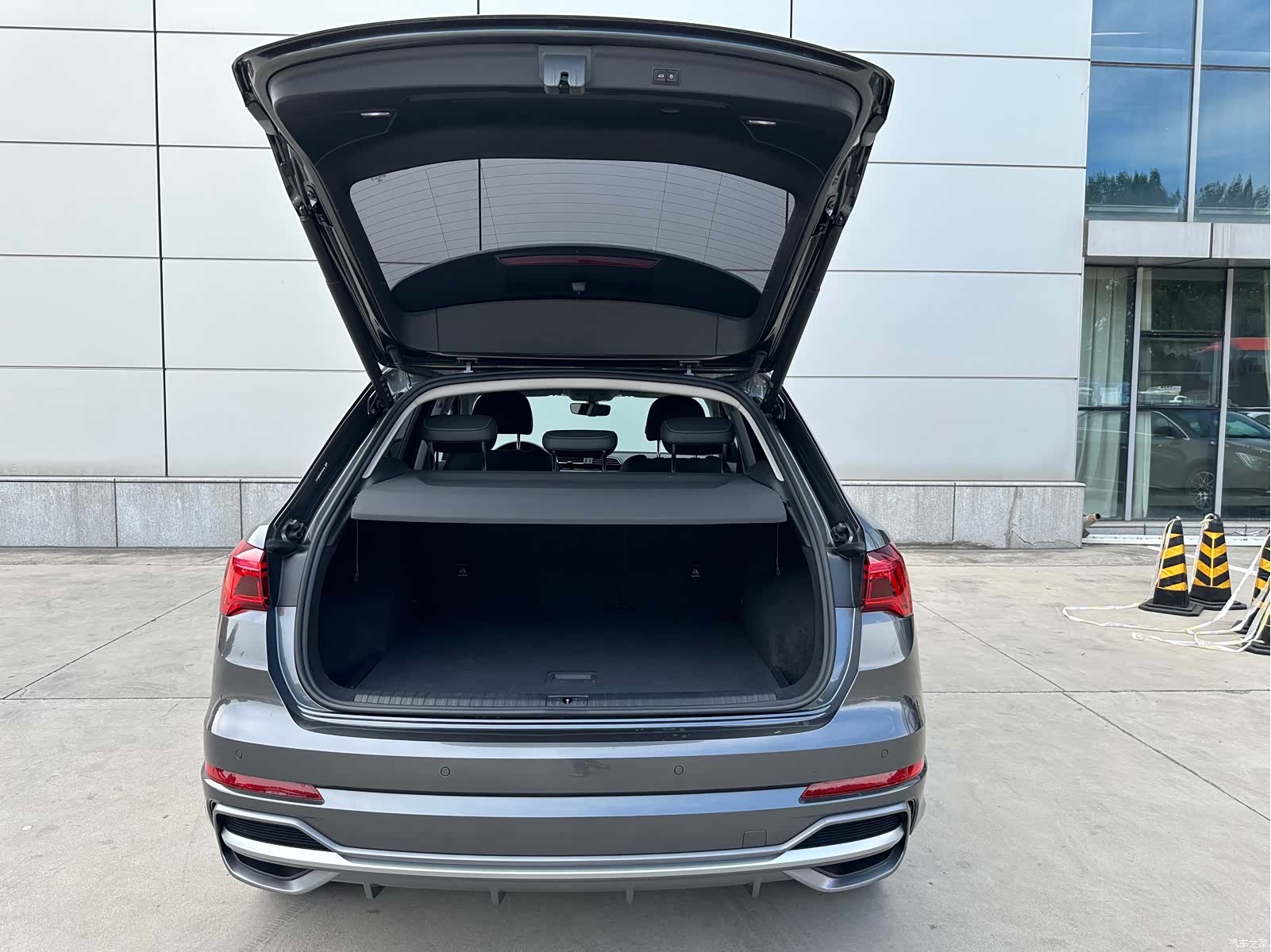 Audi Q3, 2023 13