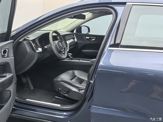 Volvo XC60, 2019 все фото