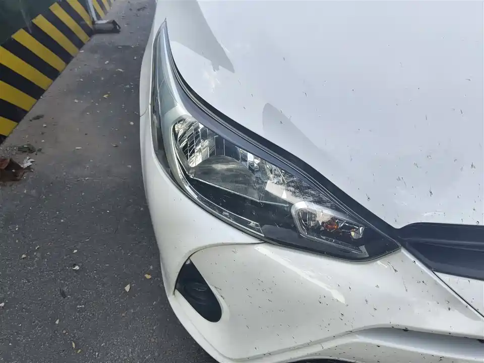 Toyota YARiS L to enjoy