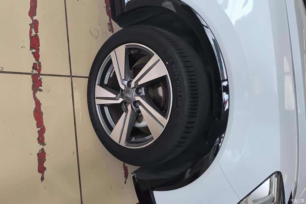 Audi Q2L, 2019 6