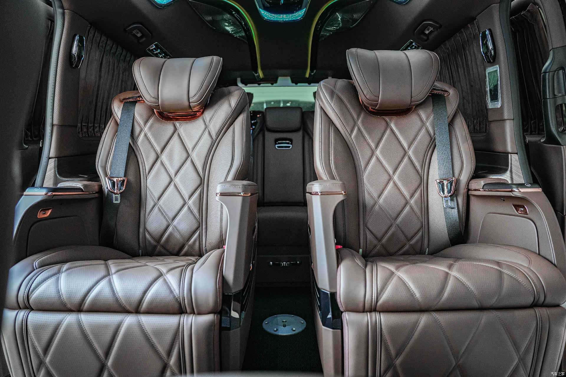 Mercedes-Benz V-Class, 2026 7