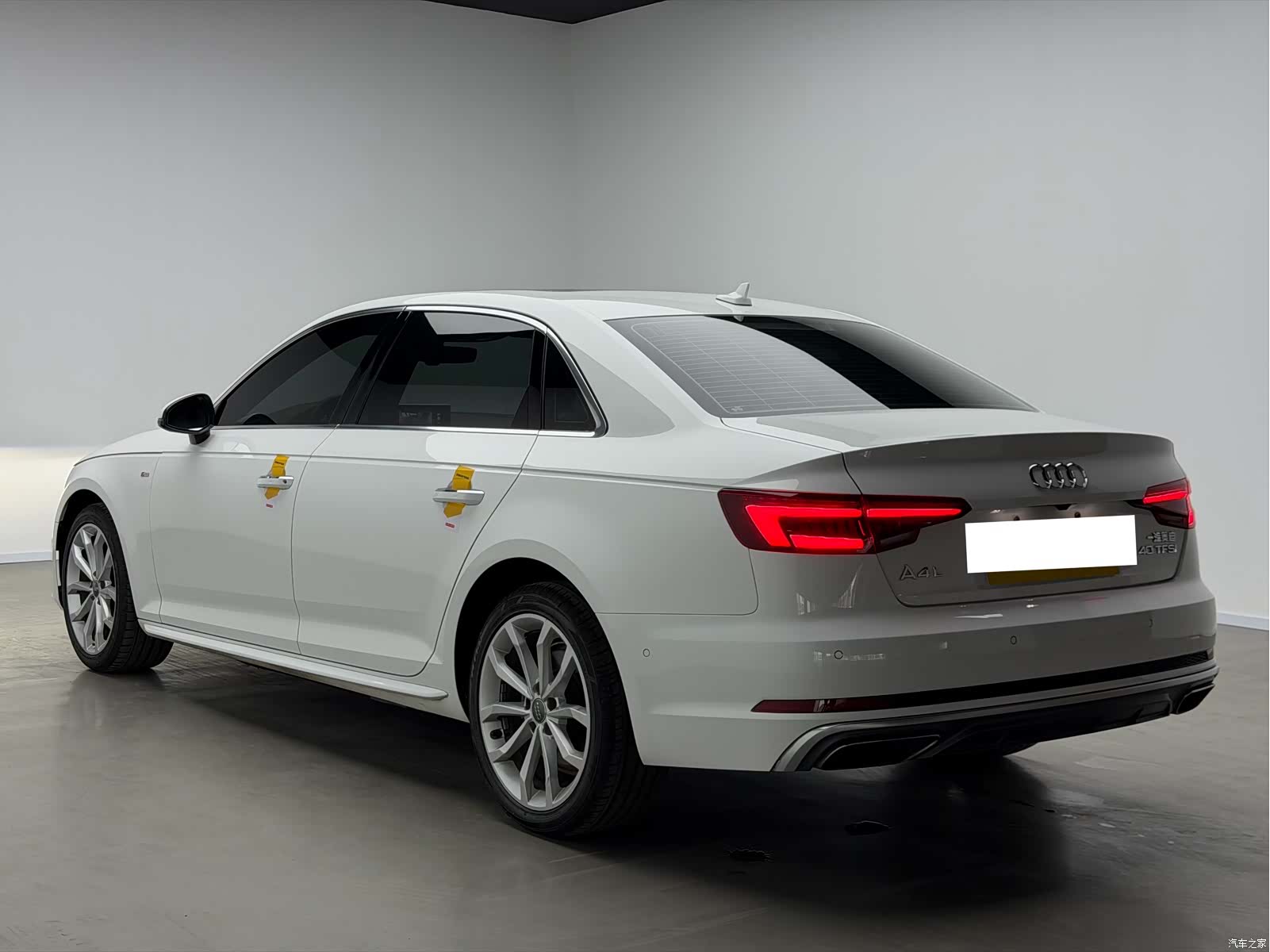 Audi A4L, 2019 3