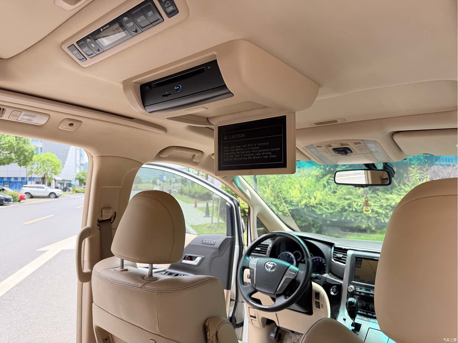 Toyota Alphard, 2015 11