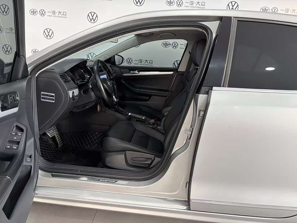 Volkswagen Sagitar