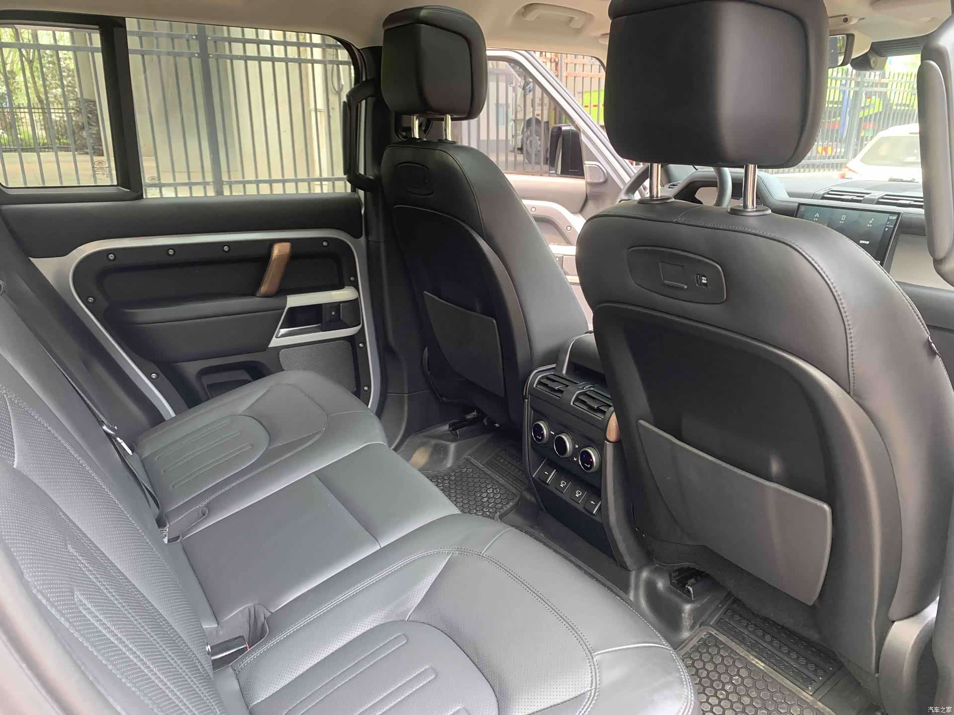Land Rover Defender, 2022 16