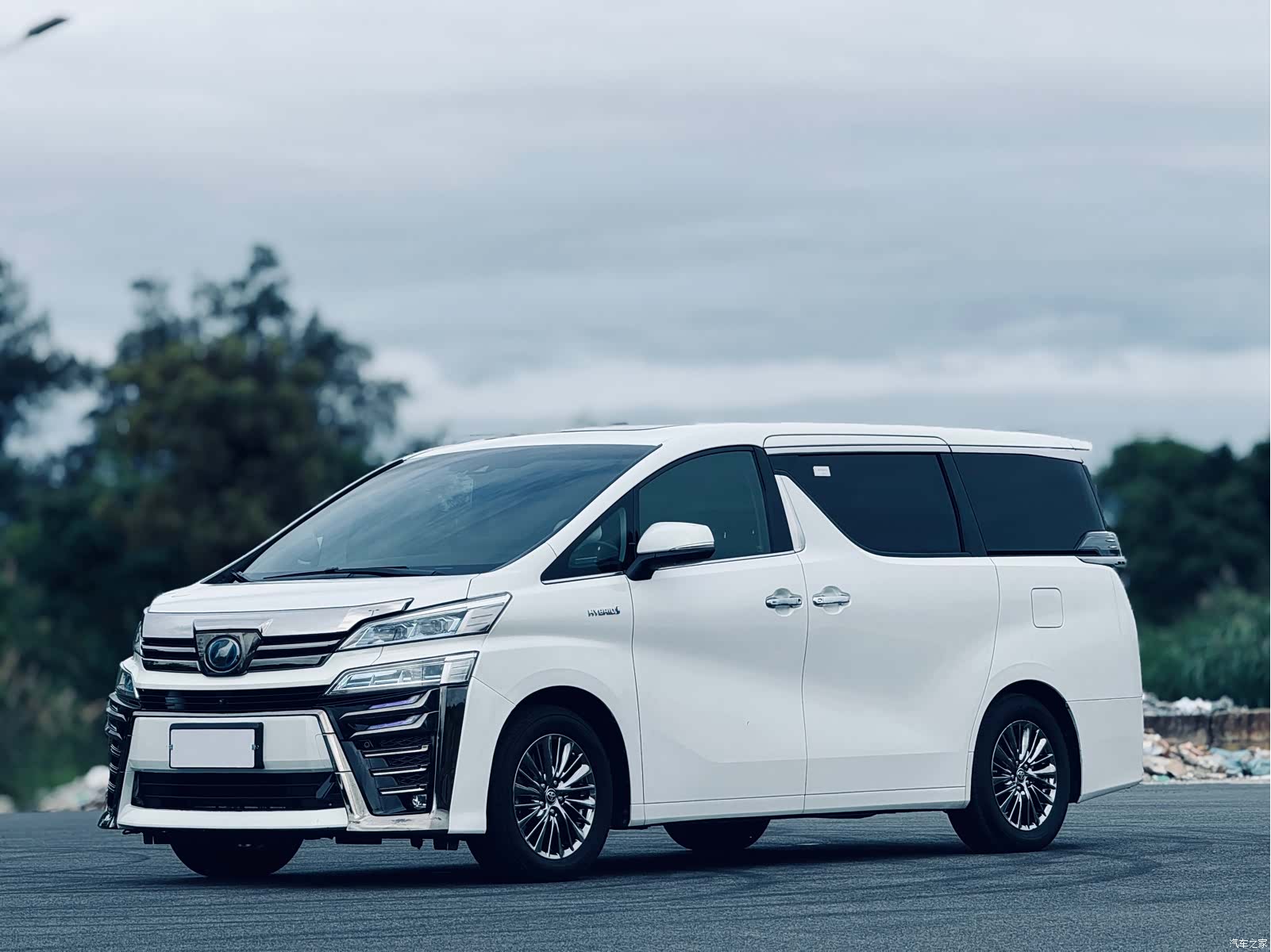 Toyota Vellfire, 2020 1