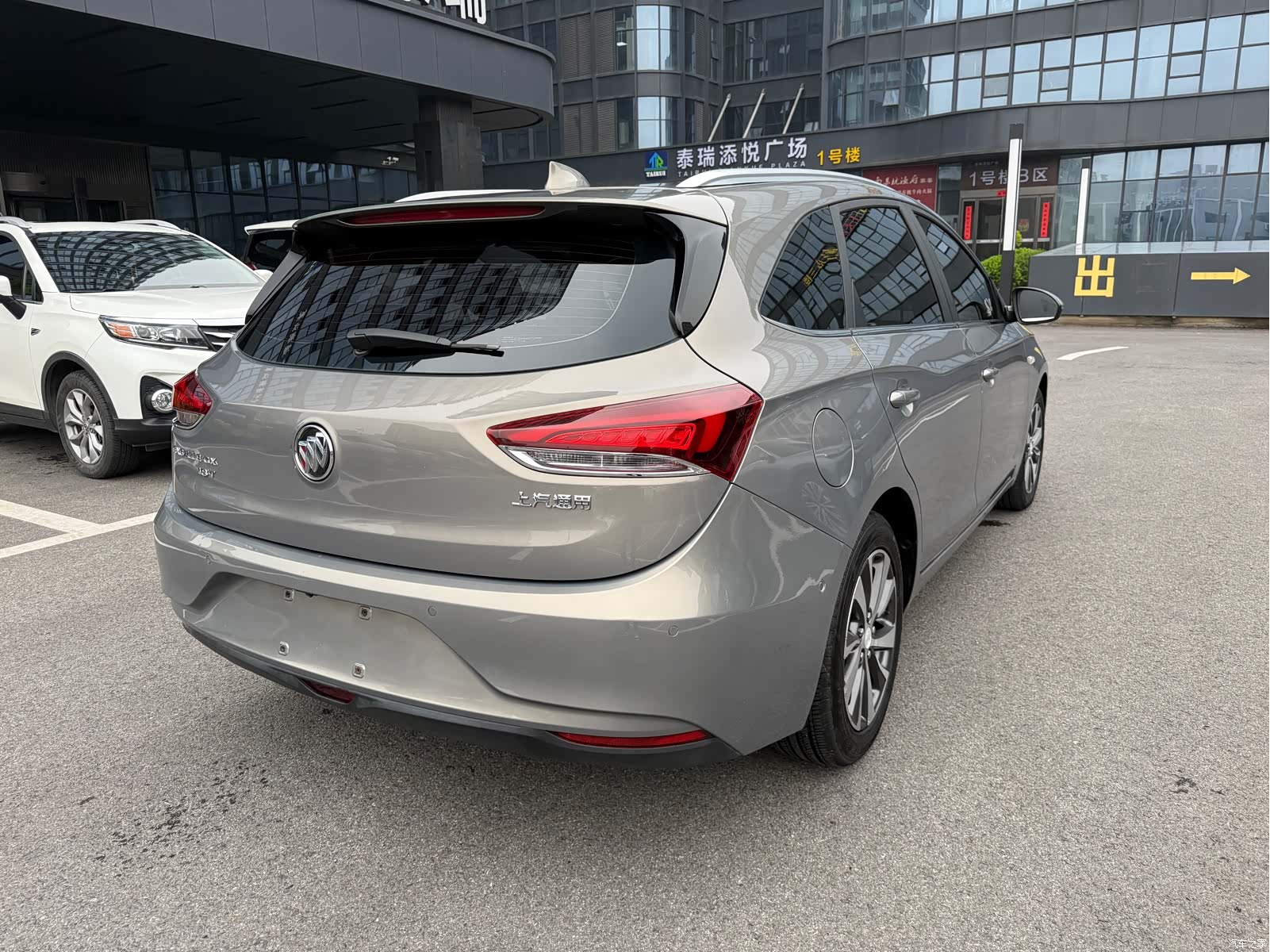 Buick V, 2019 6