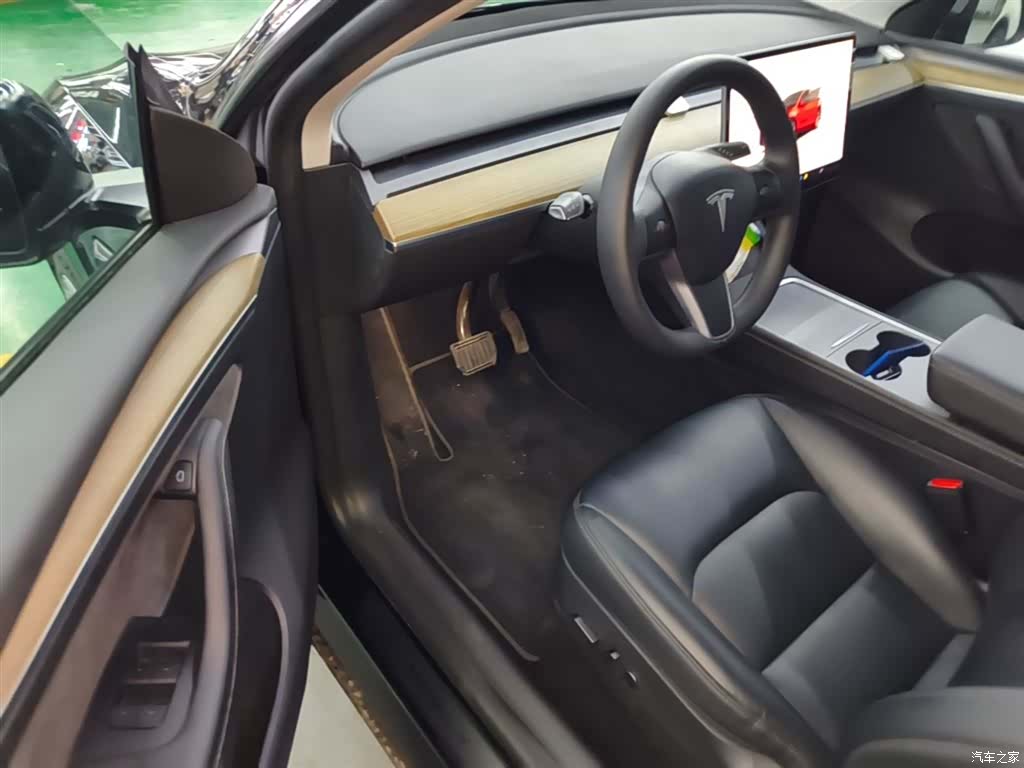 Tesla Model Y, 2023 16