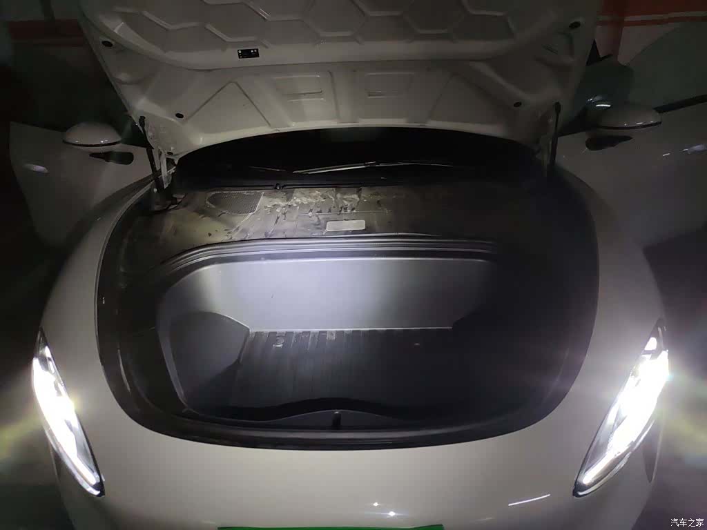 Xiaomi SU7, 2025 11