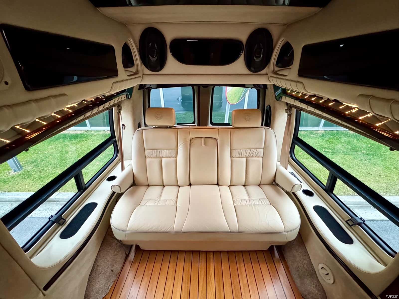 GMC SAVANA, 2011 16
