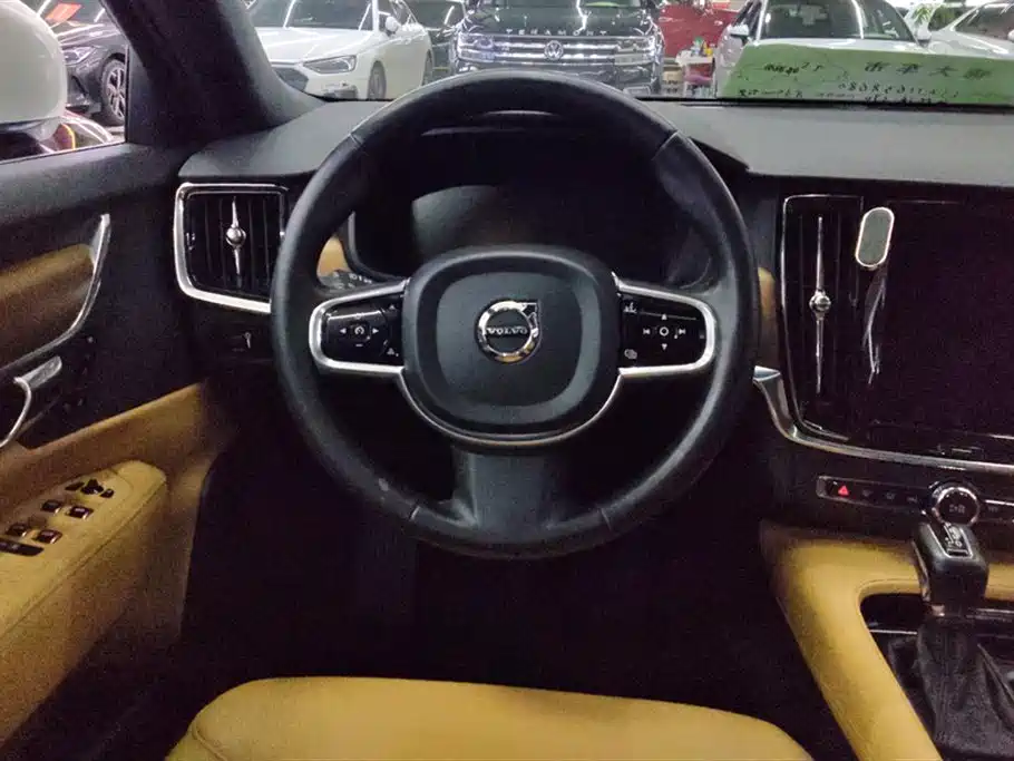Volvo S90