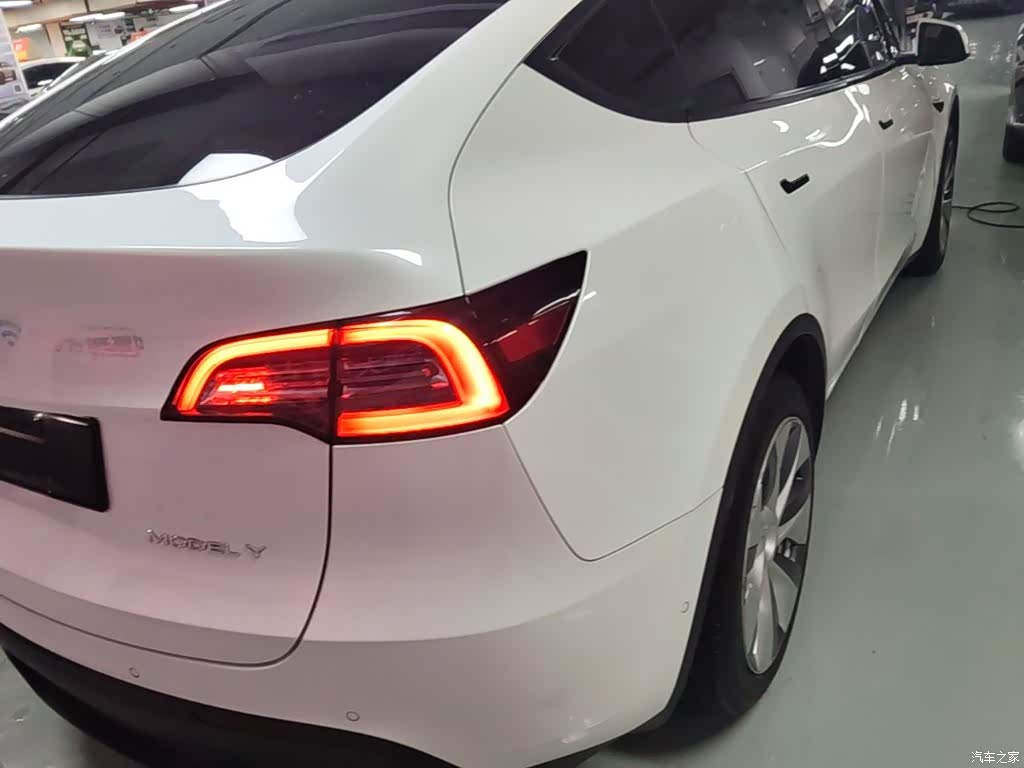 Tesla Model Y, 2021 8