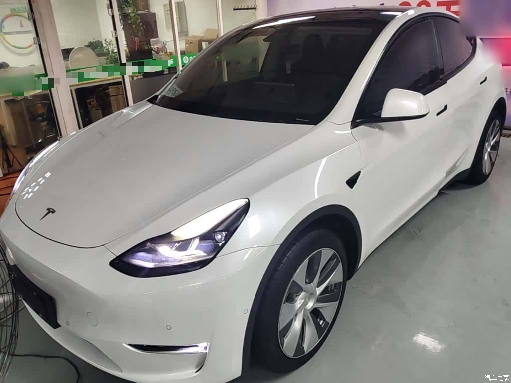 Tesla Model Y, 2021 1