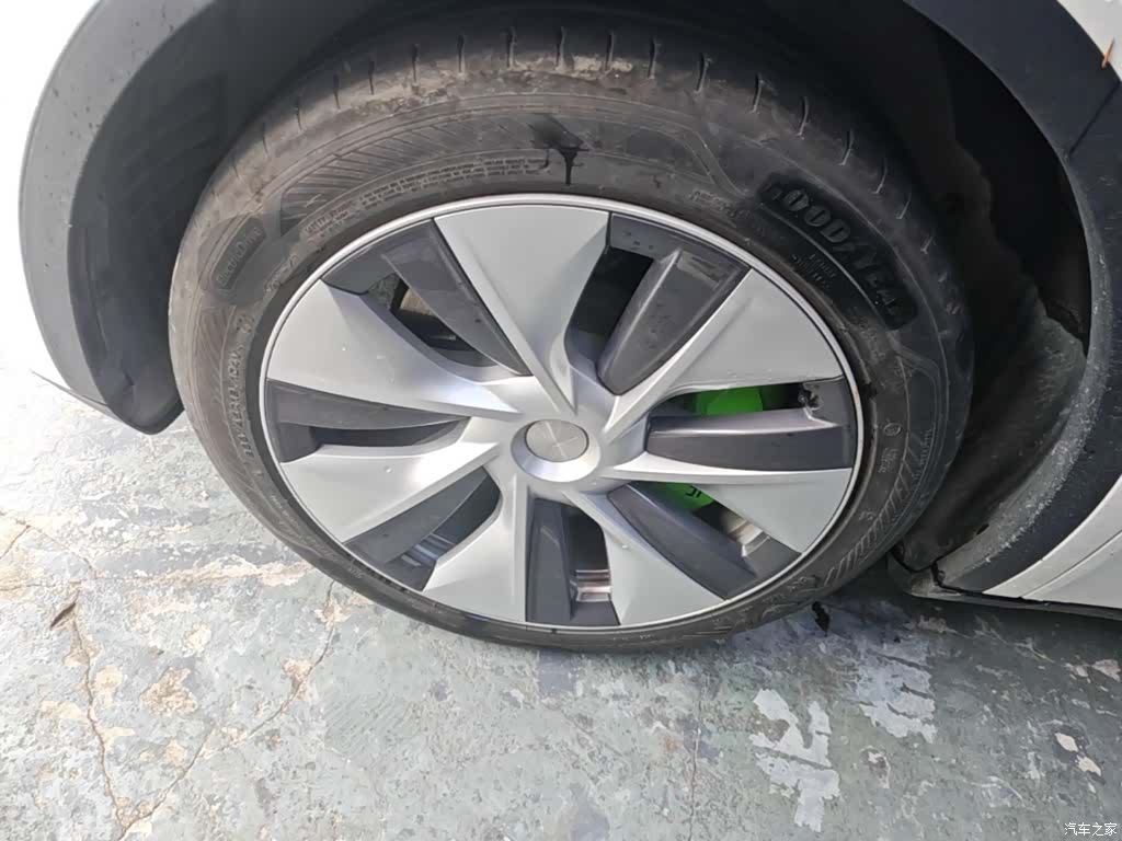 Tesla Model Y, 2023 23