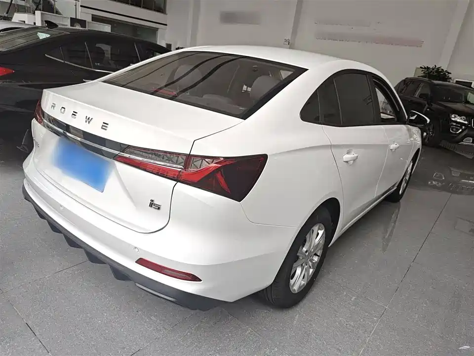 Roewe i5
