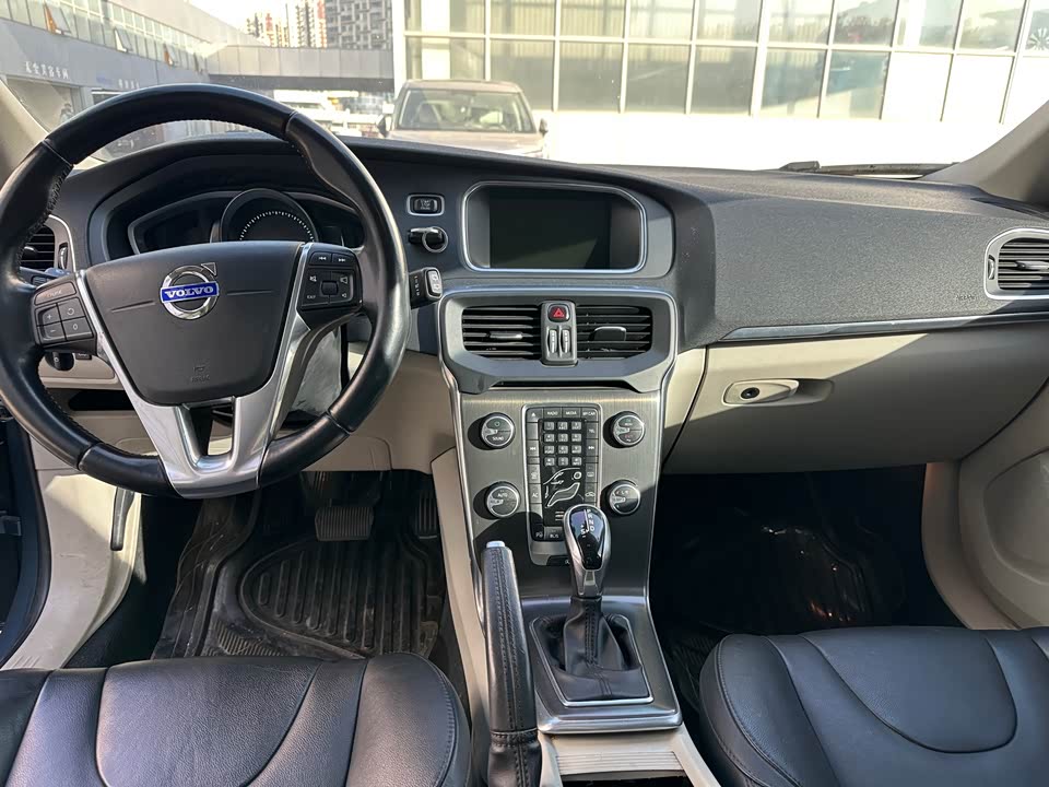 Volvo V40