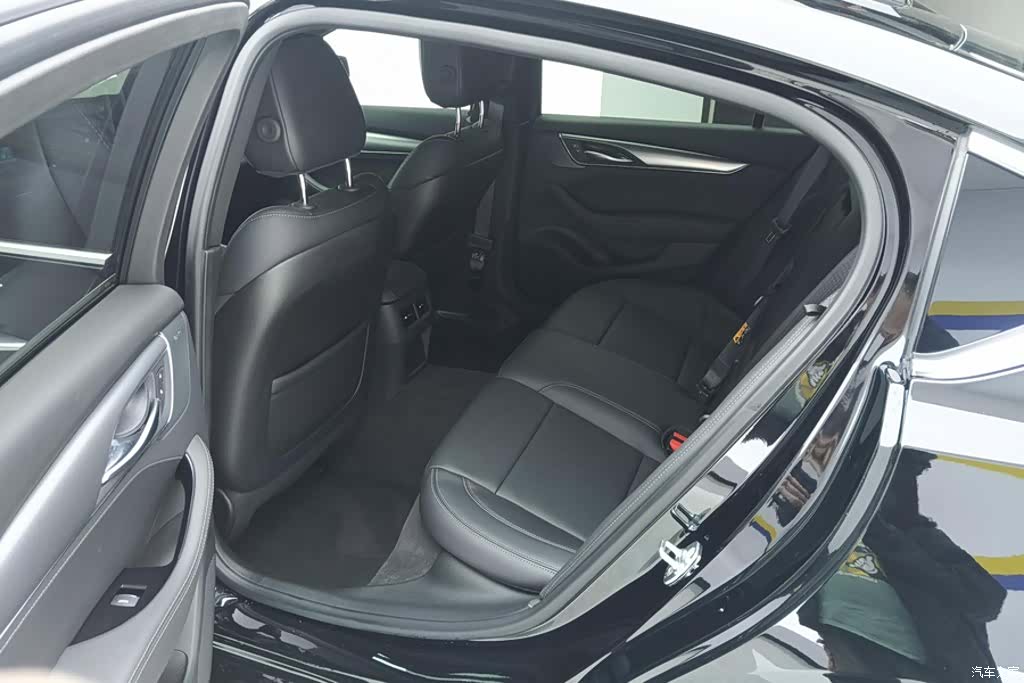 Cadillac CT5, 2025 11