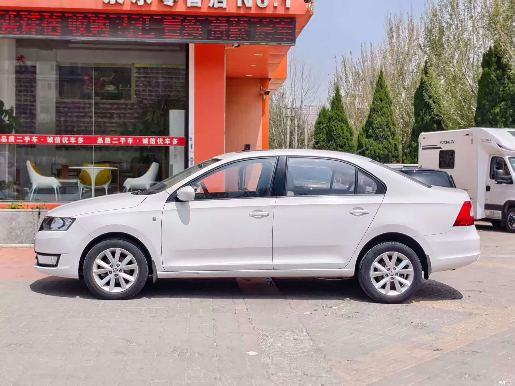 Skoda Rapid, 2017 8