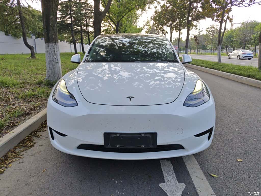 Tesla Model Y, 2022 3
