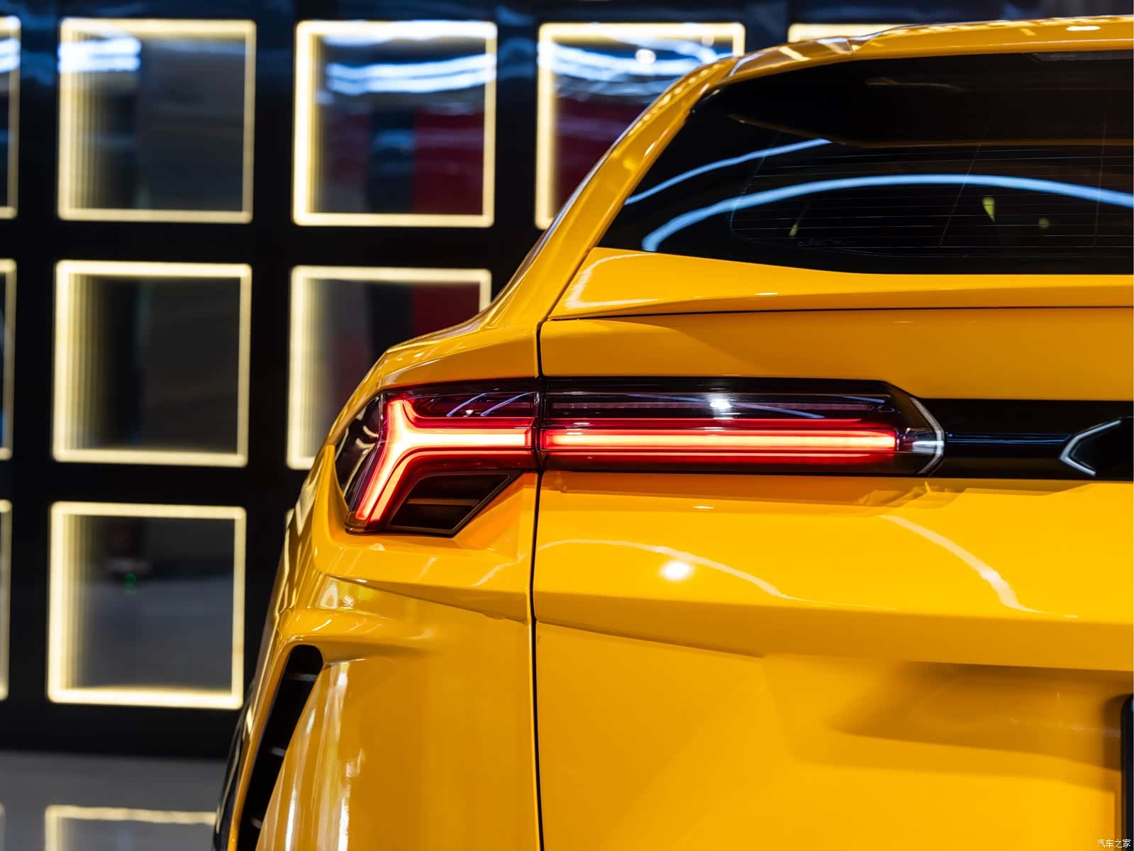 Lamborghini Urus, 2020 10