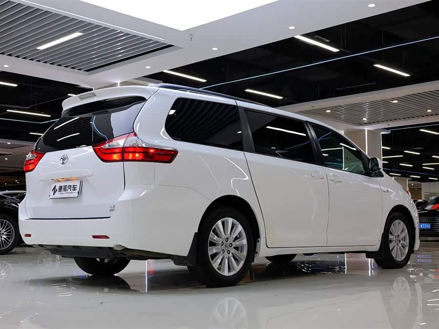 Toyota SIENNA 2017, фото 14