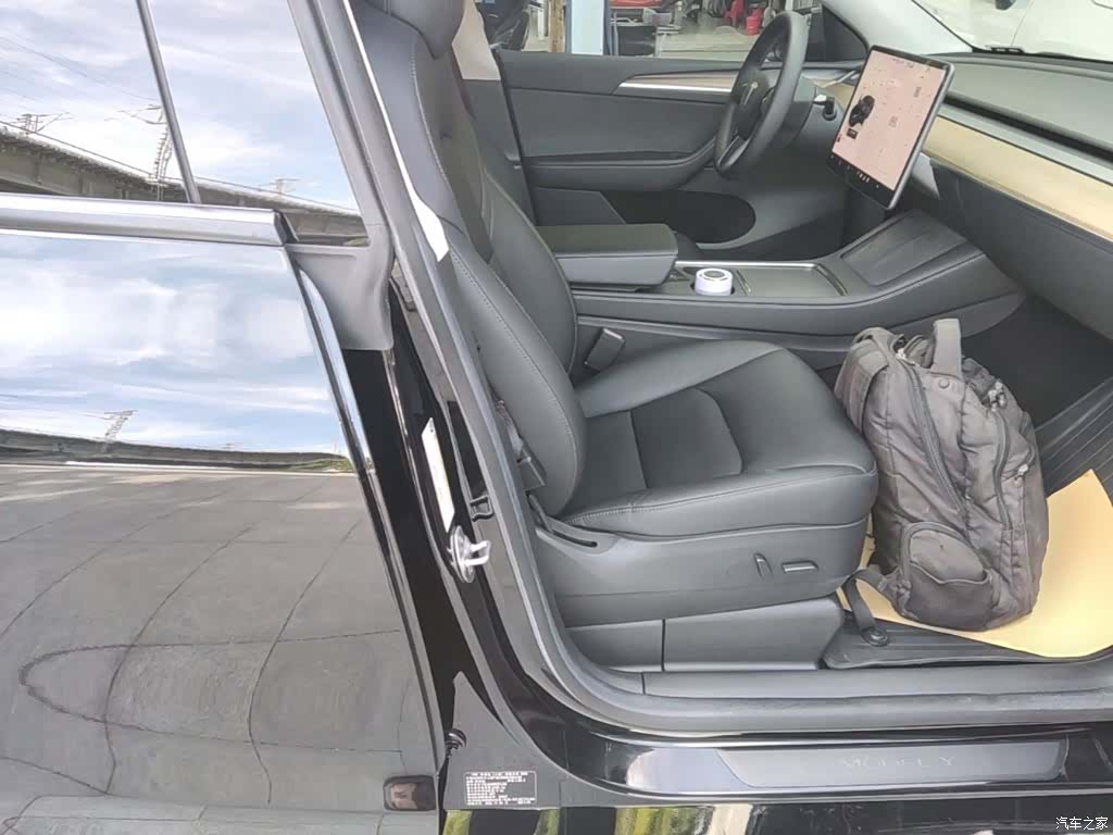 Tesla Model Y, 2022 25