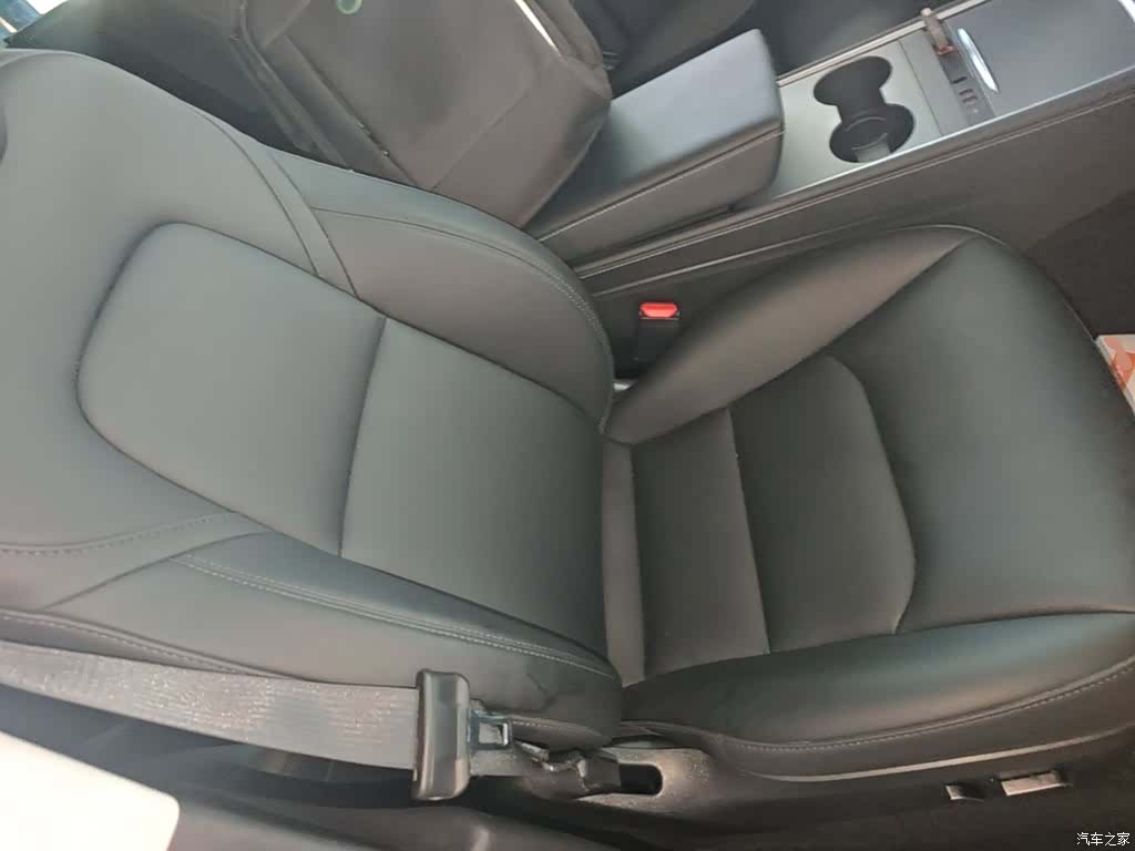 Tesla Model Y, 2023 25
