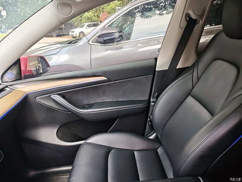 Tesla Model Y, 2023 22