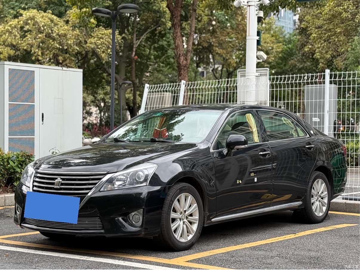 Toyota Crown, 2014 1